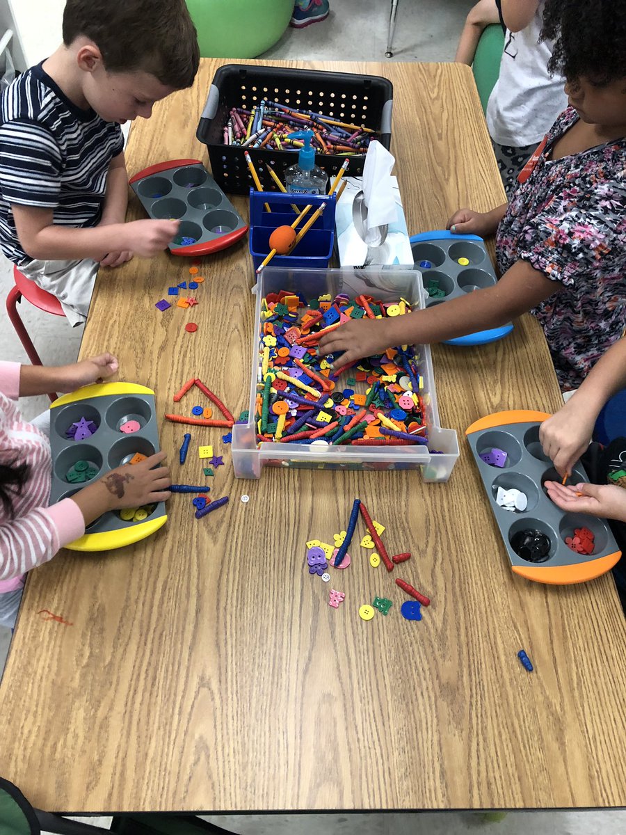K_BPES's tweet photo. Little busy bees during math stations today! https://t.co/v0yOzhRx8x