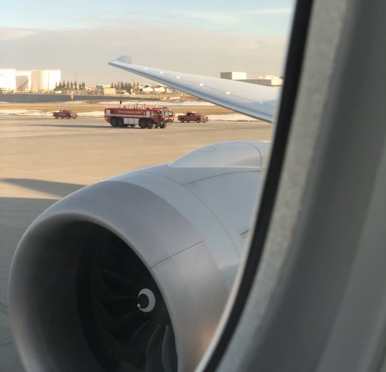 TomPodolec's tweet photo. Update
American Airlines rescue flight #AA9647 being sent to Calgary, with maintenance staff on board, from Dallas shortly. #AA263 passengers are planned to spend the night in Calgary and continue journey to Beijing tomorrow in the replacement aircraft.
📷@gurmeetjsingh https://t.co/v4QsMtaFMg