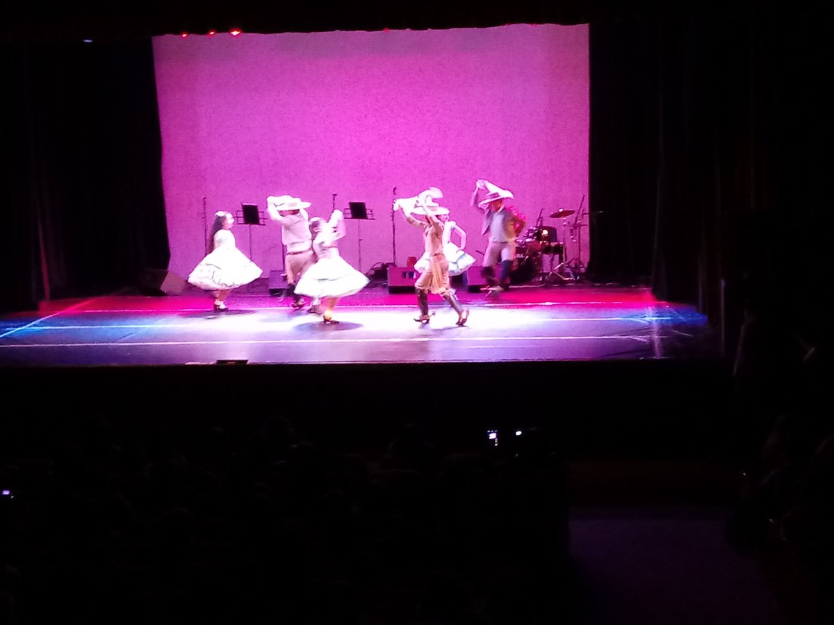 jorgealmonacid's tweet photo. #PuertoMontt más 400 asistentes al 3 Encuentro Folclórico Infantil 2018 Fundación de las Familias en el Teatro Diego Rivera, participaron Fundación de las Familias, Maipuncitos de Mirasol, Compañía de Danzas Feliz Oyarzun, Bafem, Huellas de Alerce, Bafomontt y Raíces de mi Cueca https://t.co/R62lUvVLp4