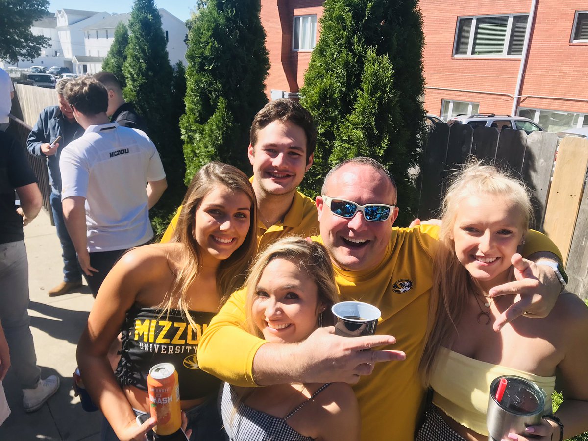 may13madison's tweet photo. Happy Birthday weirdo @parkerflorea ur family is cooler than u ;) https://t.co/tpKmzAmCIq
