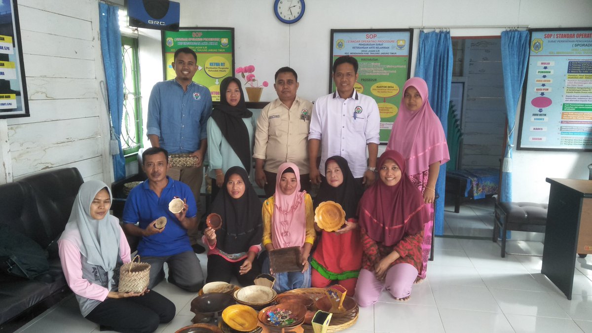 iryani_m's tweet photo. Fasilitasi TPID Capturing Inovasi Di Desa Lagan Ilir, Kecamatan Mendahara, Kabupaten Tanjung Jabung Timur, "Memanfaatkan Limbah Pelepah Pohon Pinang menjadi Aneka Produk Yg Bernilai Jual Tinggi"
#PIDMandirikanDesa
#ManfaatDanaDesa
#KerjakitaKerjaBangsa https://t.co/wKdnDVPmun