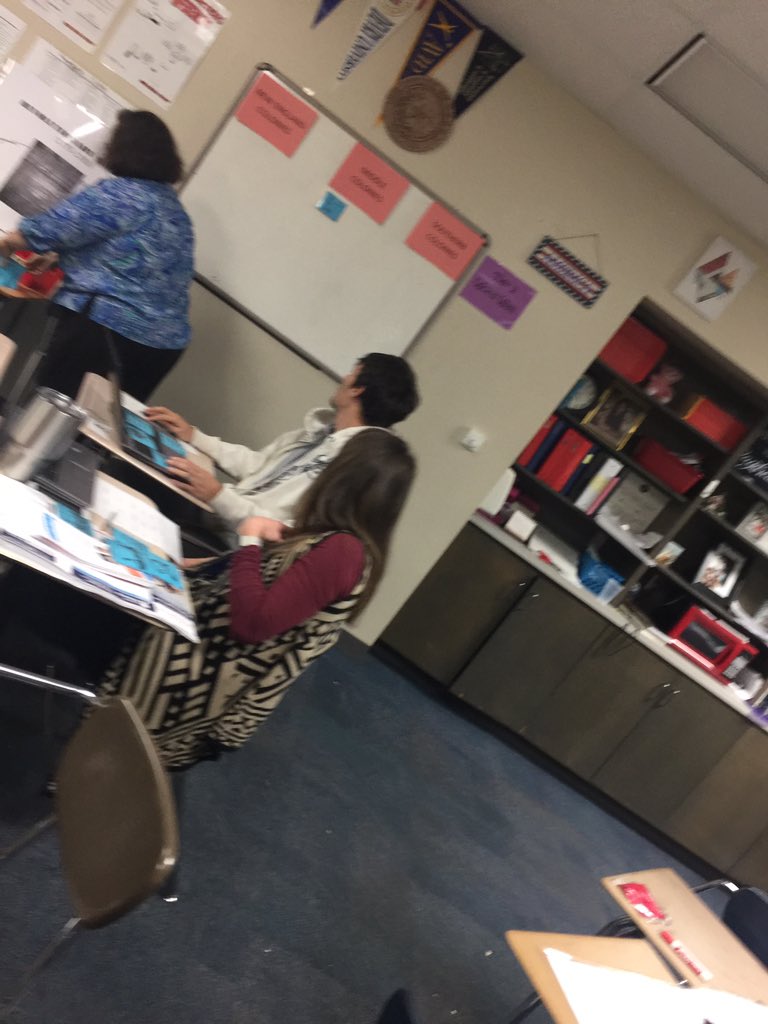 daeja_lb's tweet photo. A PLC that learns together, grows together @Carterjhs ! One of our veterans Mrs. Mcallister teaches the PLC how she intervenes using mind dumps #learningplc #wegrowtogether #developingotherleaders https://t.co/TSnDVGw1gK