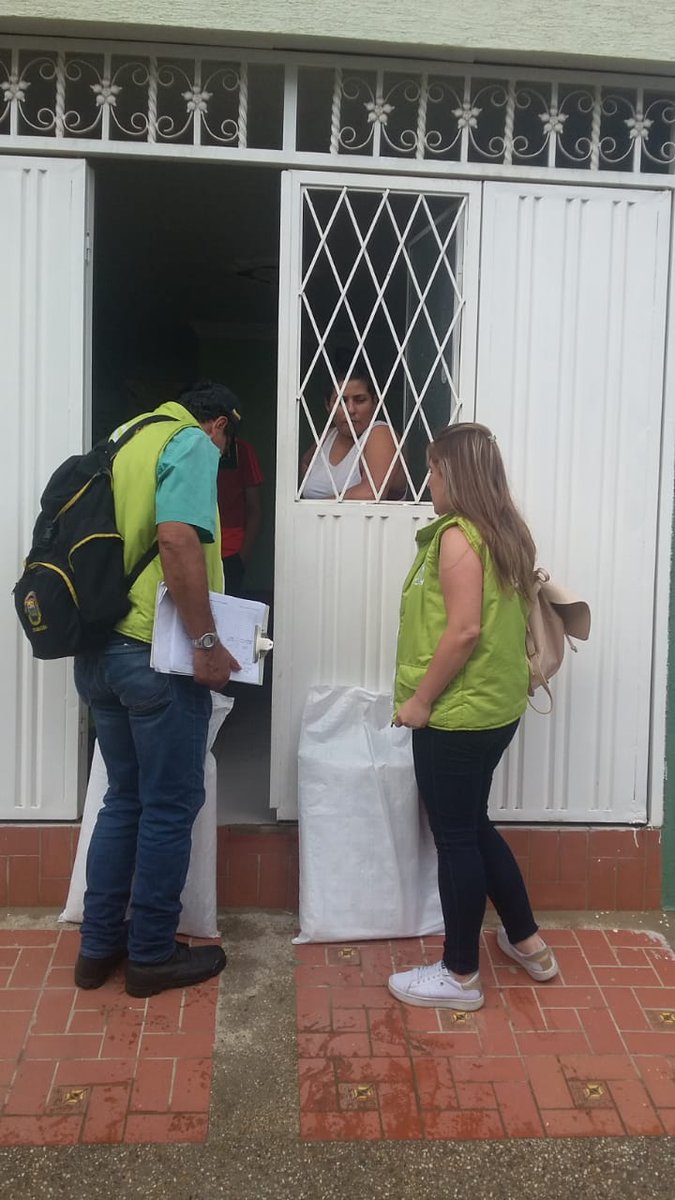 CARCDMB's tweet photo. #Girón Exitosa jornada de socialización de rutas de reciclaje y los elementos que se reciclan en el barrio Carrizal Campestre con el apoyo de Colombia Recicla, visitamos 100 viviendas #YoCreoEnLasCAR @AlcaldiaGiron https://t.co/U1Q1tUBcaW