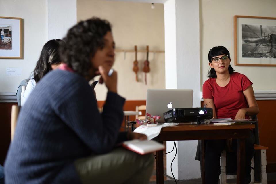 mirar_distinto's tweet photo. ‼️En el Mirar Distinto, Gladys Serrano dio el taller de Tengo Algo que Decir, sobre cómo elaborar Fanzines. 📰 #QueremosMirarContigo https://t.co/gwGzgzB9Cf