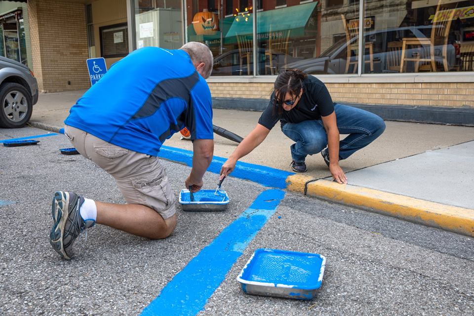 BraunAbility's tweet photo. In September, over 70 #BraunAbility employees painted a total of 100 accessible parking spaces in their local communities as an extension of BraunAbility’s #SaveMySpot campaign. Team members repainted faded parking space areas and created new spaces where none existed before! https://t.co/Kki3n9WBTW