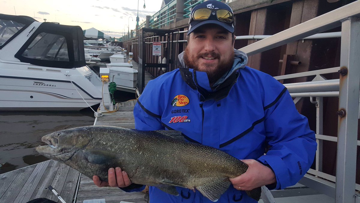 FishingThe262's tweet photo. Hey @mike_Iaconelli if you fish my city you can catch big #chinooksalmon! #kingsalmon #urbanfishing #racinewisconsin https://t.co/nnO4YSuwrk