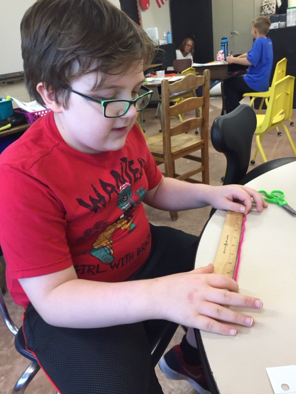 FiettaMegan's tweet photo. Mrs. Campbell’s class had fun practicing their math  and science skills using a variety of delicious apples. @cayboces https://t.co/vCPaQWqidC