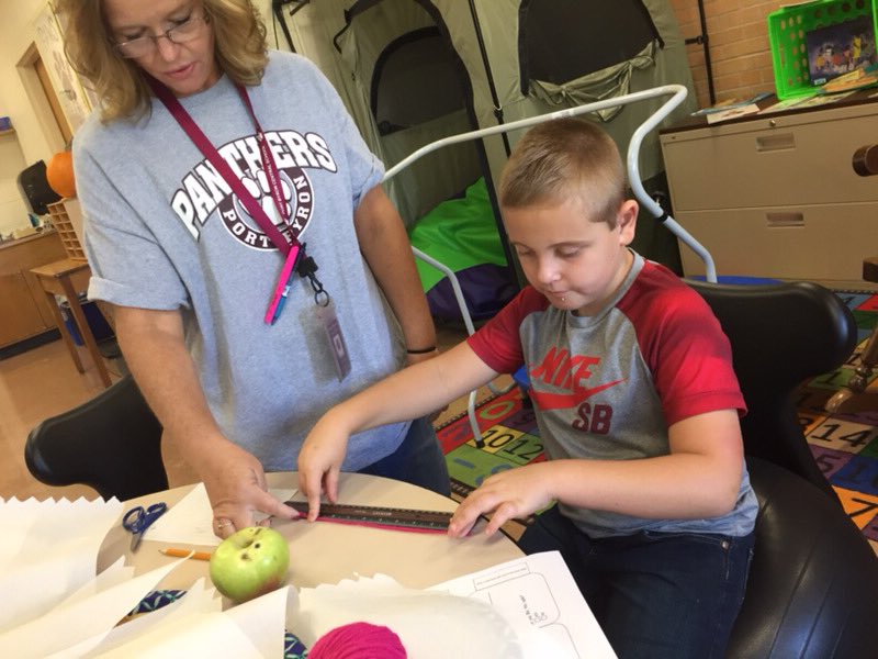 FiettaMegan's tweet photo. Mrs. Campbell’s class had fun practicing their math  and science skills using a variety of delicious apples. @cayboces https://t.co/vCPaQWqidC