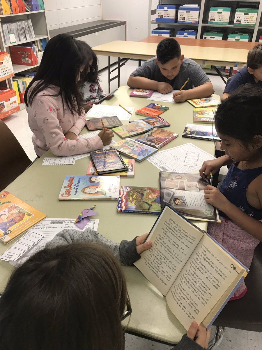 MrsDomeracki3rd's tweet photo. Caution! π§ππMystery readers ahead! @D220MsHamilton https://t.co/ZKxmLuJLkV