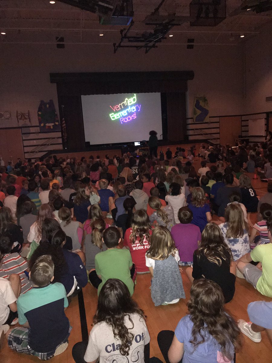 GGuengerich's tweet photo. Vernfield Assembly enjoying the science of lasers compliments of our amazing Home and School. @SASD_Vernfield   #wondergy https://t.co/dLUJmHgGTS