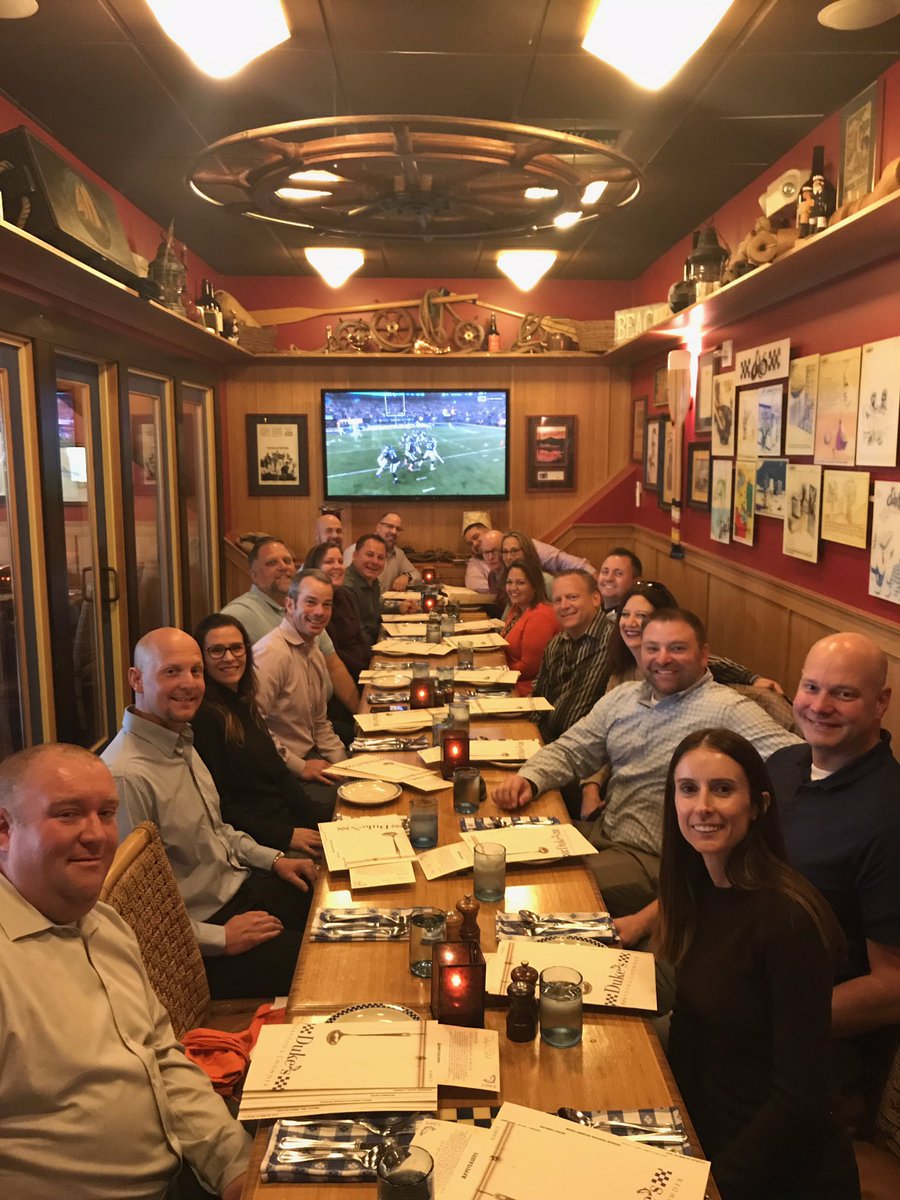 moxieS222's tweet photo. Enjoying dinner with a great group of PNW SM’s. Thank you to Shawn &amp; team for a great week! @Danit12 @THD_Western_Ops @fastfishbur @BlankenshipSB @CourtneyMKorkow https://t.co/WRnbp3seL4