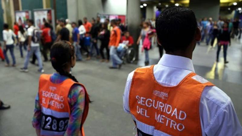 ConElMazoDando's tweet photo. ¡Por un mejor servicio! Metro de Caracas implementa Plan Buhonería Cero https://t.co/RhYKiNizg3 https://t.co/k3PJzKyg0u