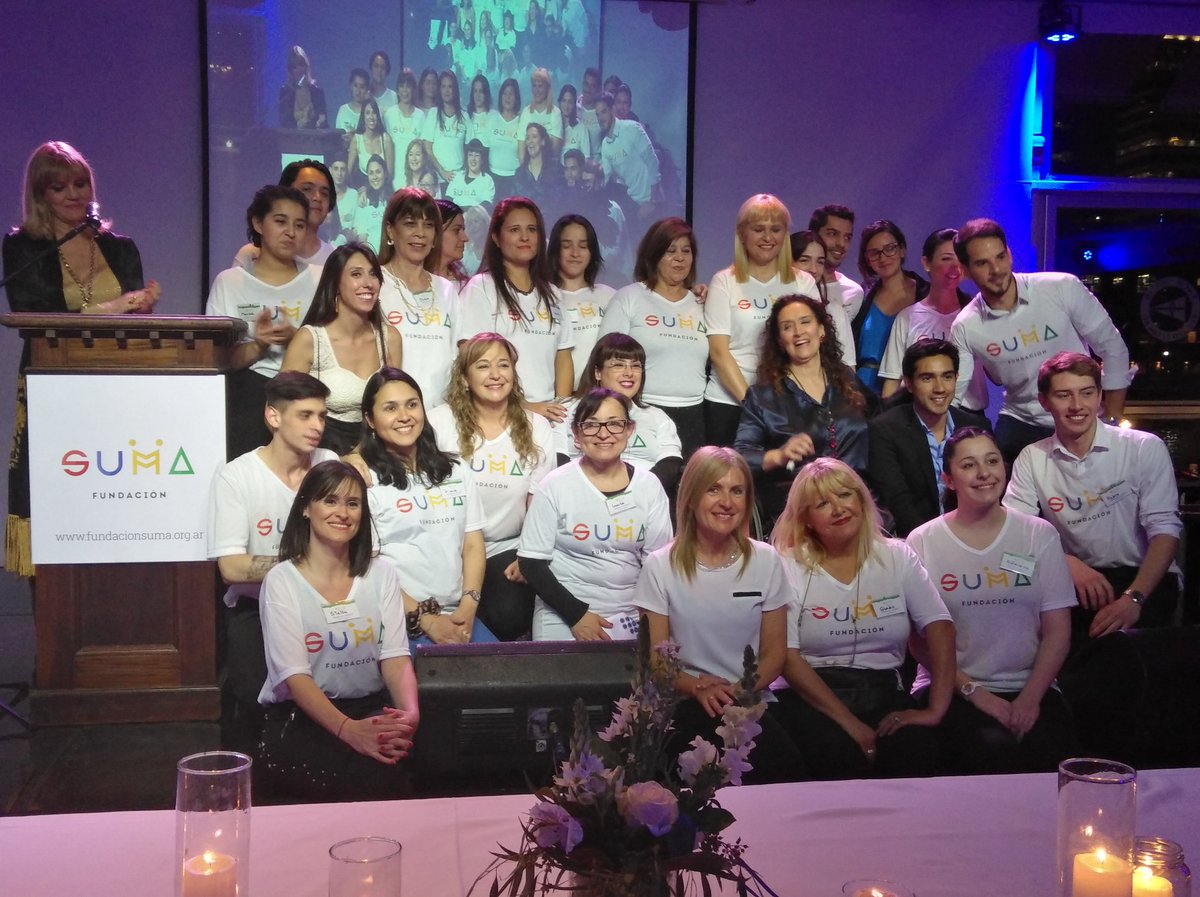 #fundacionsuma hace actividades para que los adolescentes de #casajovensuma del barrio  la Boca fortalezcan sus habilidades analíticas, mediante los talleres que fomentan la creatividad e iniciativa. Te invitamos a hacer parte de está experiencia. #sumatusueño #cenasuma2018