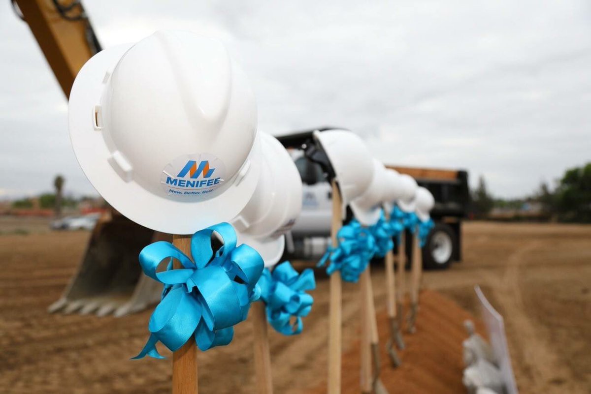 cityofmenifee's tweet photo. Today, the City of Menifee joined agency partners to celebrate the Scott Road Interchange Groundbreaking Ceremony! Thank you to everyone who attended the event to officially help kick-off this long awaited project. ππ#ScottRdInterchange #Menifee #Murrieta #MenifeeMoving #RivCo https://t.co/vnwdvERbAp