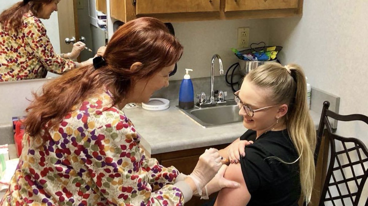 MemFamVision's tweet photo. Thanks to nurse Patti with Injections on Site for coming to our office and giving us flu shots!! #healthy https://t.co/XeTSgA54gP