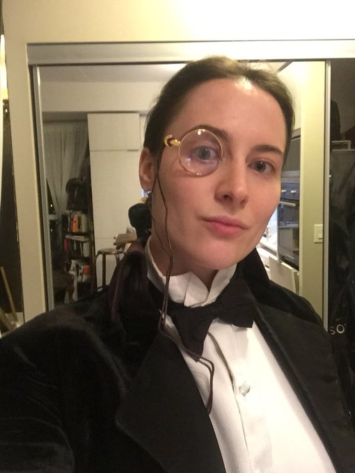 Costuming disaster zone right here you guys https://t.co/4NJjKJYWpw