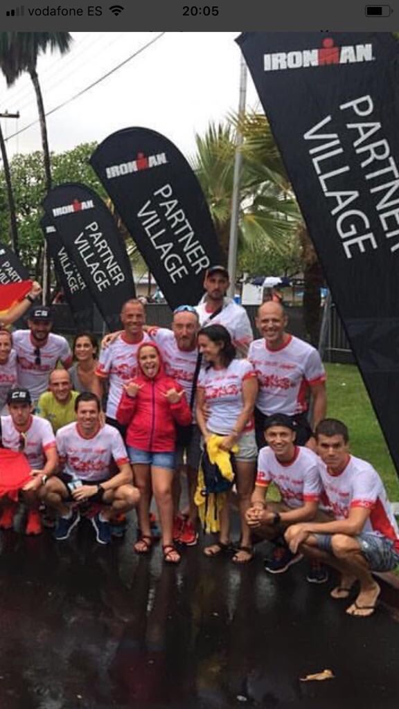 catalinajimfer's tweet photo. Orgullosos de representar a España en el desfile de las naciones #IMKona2018 @IRONMANtri #IMHawaii @vjaravera https://t.co/8cWMrA8mjH