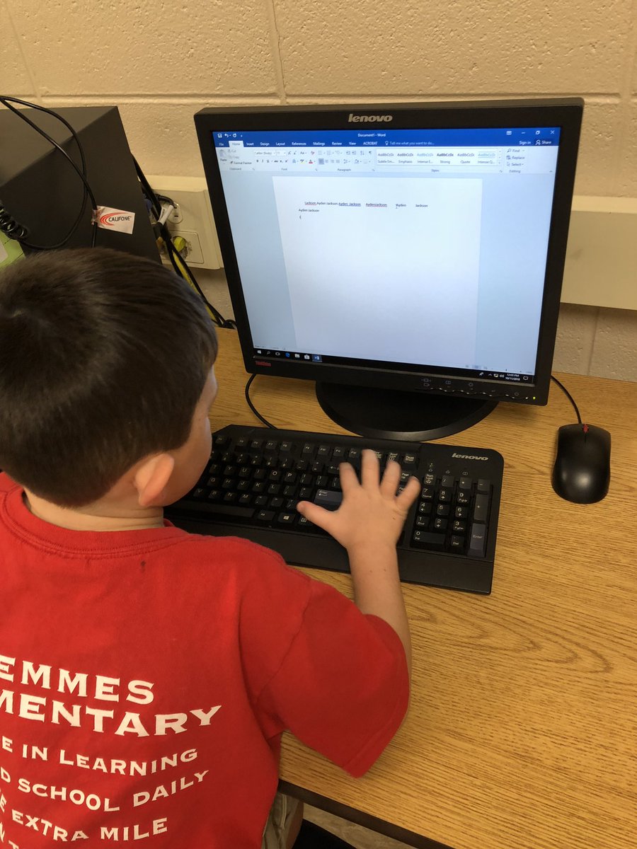 kbebee_perrette's tweet photo. Kindergarteners are practicing their typing skills! #Semmesational https://t.co/62WRUOproE