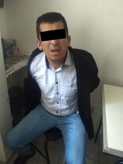 #PolicíaCDMX tras una persecución, se logró el aseguramiento de un hombre de nacionalidad colombiana después de robar con violencia $122,000 a un transeúnte, saliendo del banco.