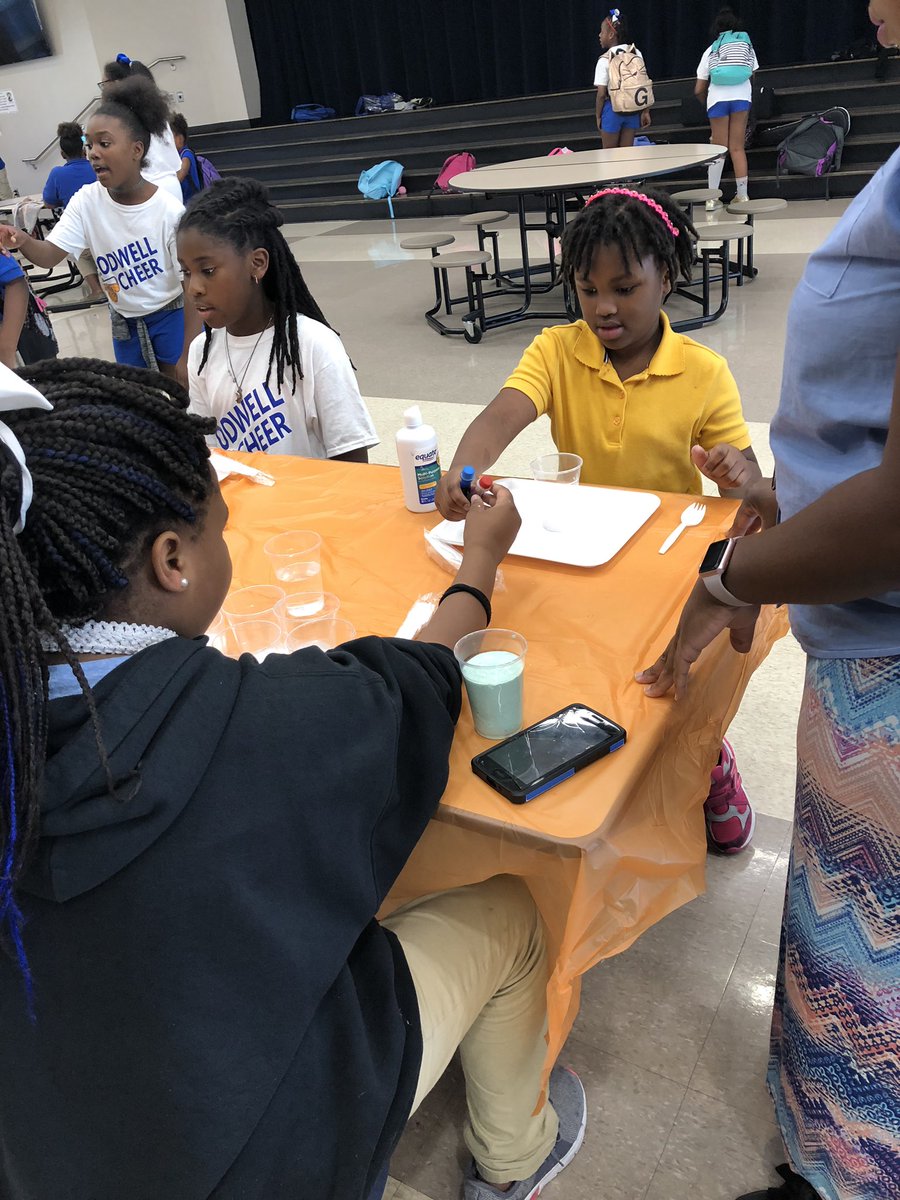 TFSmith_0725's tweet photo. Stem Night #Codwell #LiveLoveLeadJEC https://t.co/E1GBU8dAO3