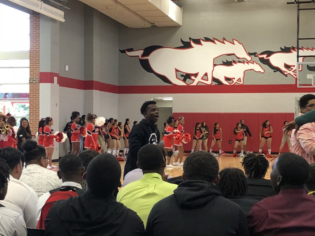 NS10_Mustangs's tweet photo. 10th Grade Homecoming Pep Rally! #FirstPepRally https://t.co/sVWJ86LCHN