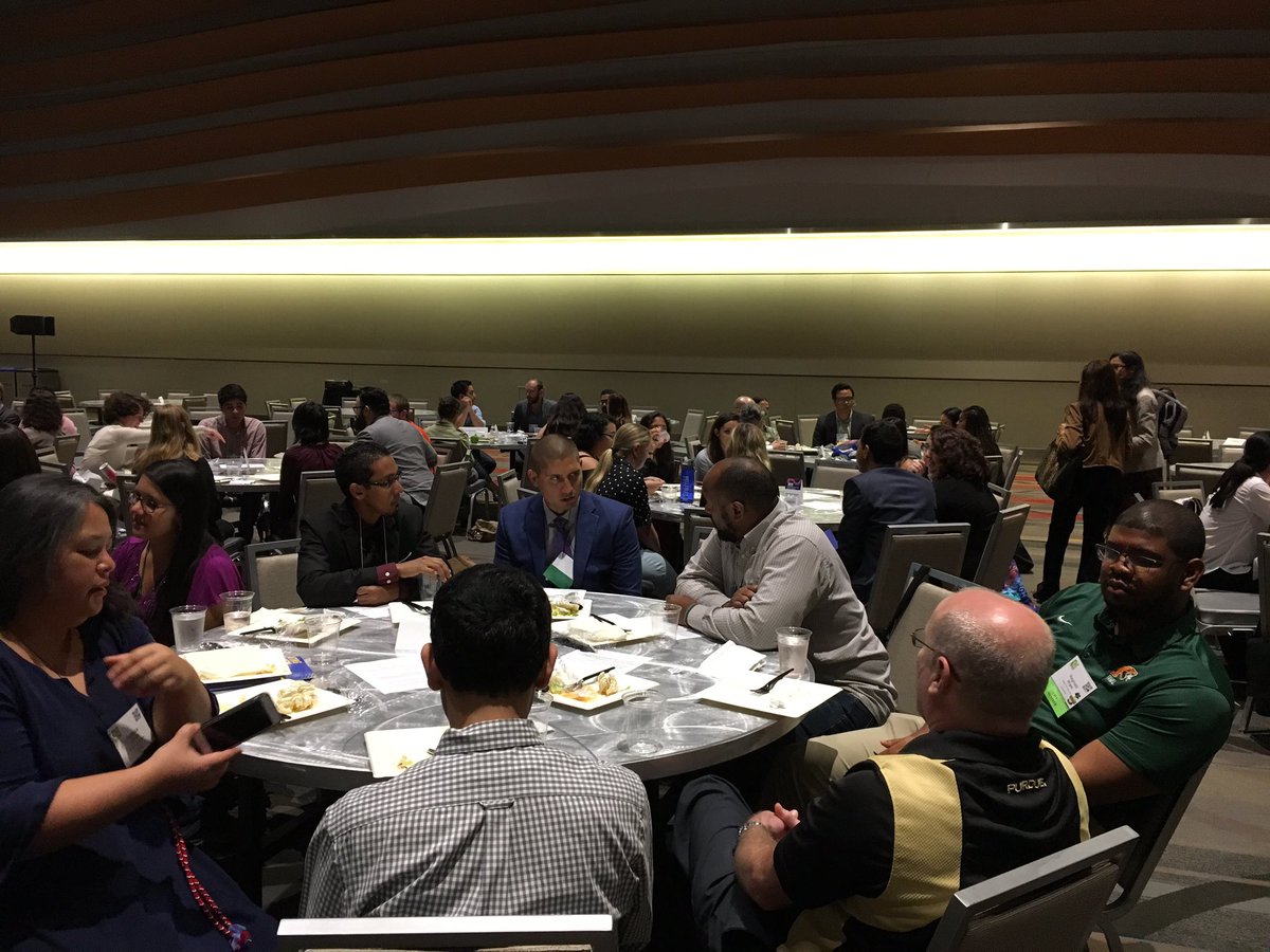 amermathsoc's tweet photo. The Conversations with Scientists - Mathematical Sciences section at #Sacnas2018 drew about 70 students and mentors talking about grad school, career possibilities and life stories. #math #realfaceofmath #truediversity https://t.co/OnXLtB03fY