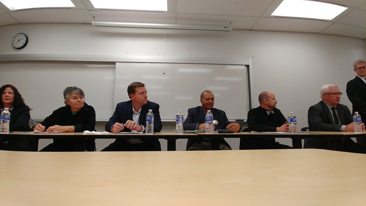Moe_Gill's tweet photo. We're about to have some more great mayoral candidate debate for the poli-sci students at @goUFV ☑️ #abbotsfordvotes #moeformayor https://t.co/YTHmieQnFk