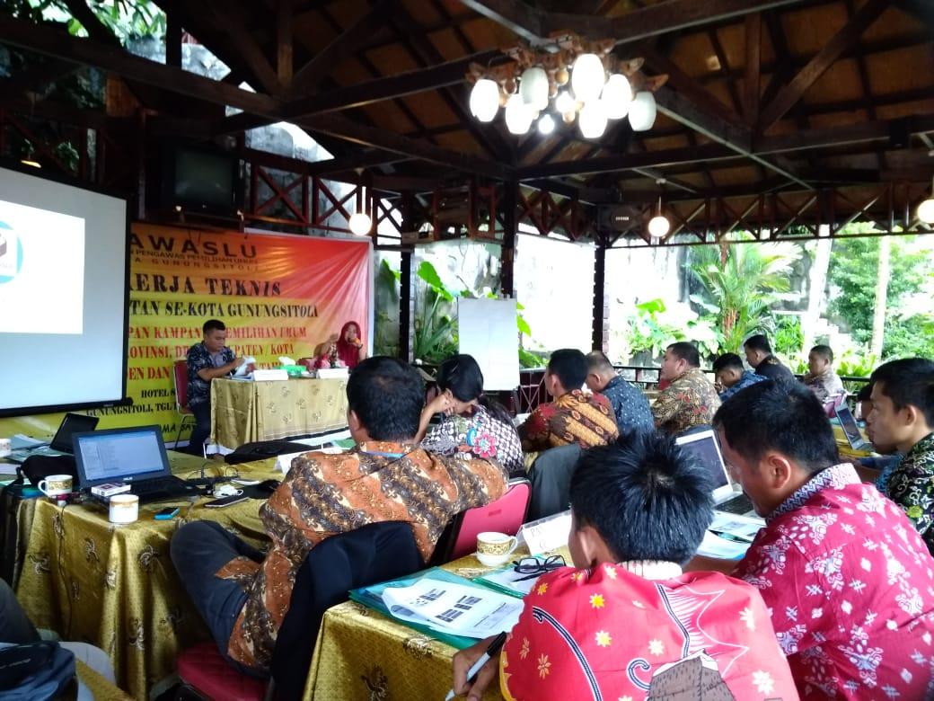 AMRANzebua's tweet photo. Rakernis pengawasan kampanye bersama panwaslu kecamatan SE kota Gunungsitoli sumatera utara https://t.co/7bHs3dogvj