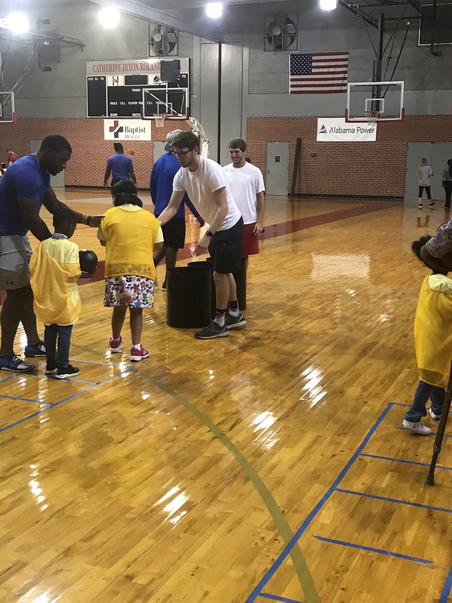 elisabethnewe10's tweet photo. Day 1 of our continuous partnership with @HuntingdonColl to provide aspiring teachers “real world” practice with special learners! They all had a great time! #mpsmovingforward #wilsonrangersLEAD #MPSAL #MakeEverydayExtraordinary #WeLearnDifferentButAreNotLess #GoHawks https://t.co/PJQ0v4M5lF