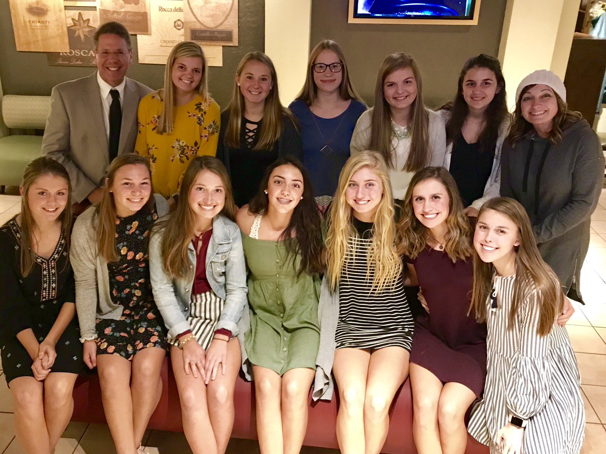 lcgirlsgolf1's tweet photo. a very successful year for the girls golf team!! had lots of fun and seniors are very proud.. can’t wait to see what next year has in store⛳️ https://t.co/ODnLSyzW2C