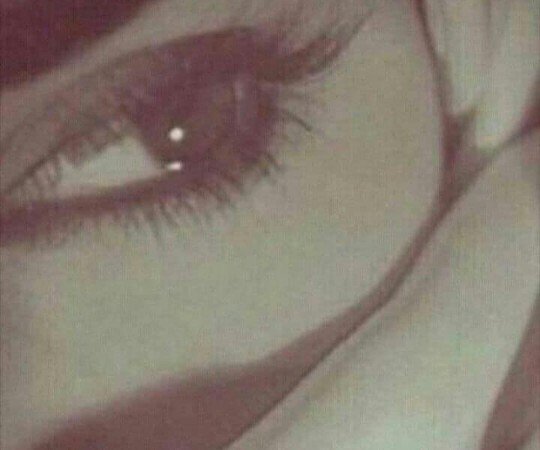 صباح الغلا والشوق لعيون مخلوق 
اخذني عن العالم بأحاسيس روحه 

صباحي معه رايق وله منزلاً مرموق 
احاسيسنا وحده وبوحي على بوحه
يسعد صبااااااحكم