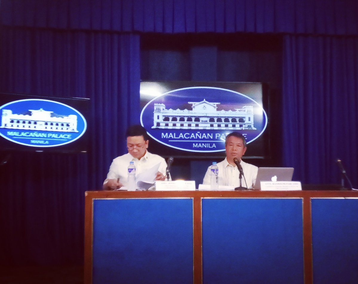 cath_valente's tweet photo. NOW: Consultative Committee member Randolph Parcasio and DILG spokesman Jonathan Malaya hold federalism press briefing in Malacañang @TheManilaTimes https://t.co/bbgjedFVsU