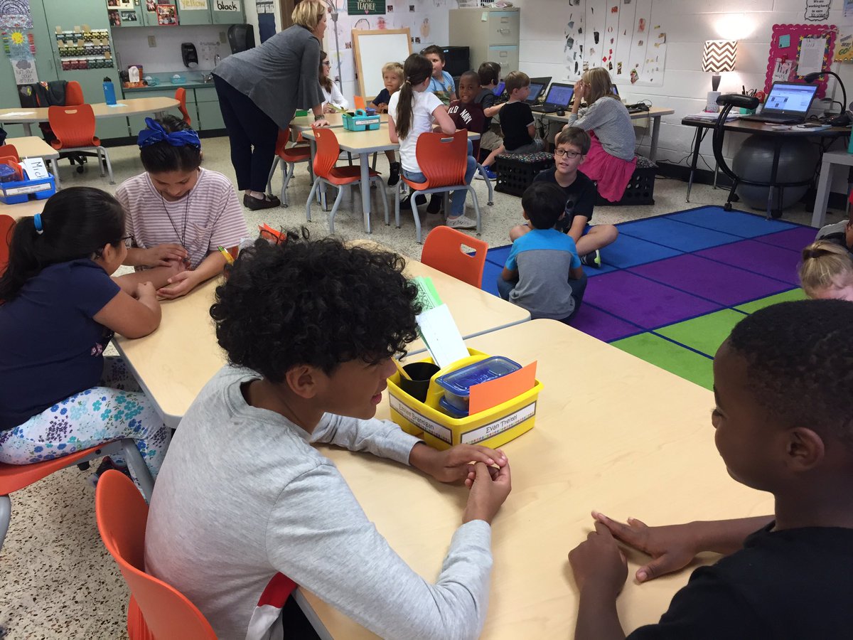 CorinneCornwell's tweet photo. 5th grade role models, kindergarten inspiration; stronger together because #MESwim2gether @MalibuESVB @rendonsparklers @MBH_Lead2Learn @Emily_SimmonsME https://t.co/1Qlyoa8llS