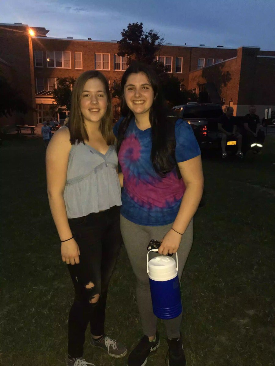 emmaa_park's tweet photo. Happy birthday Dev!! I hope today was awesome because you deserve it💥🎉🎊 @Evie_deangelis https://t.co/AjoX5rAdeh