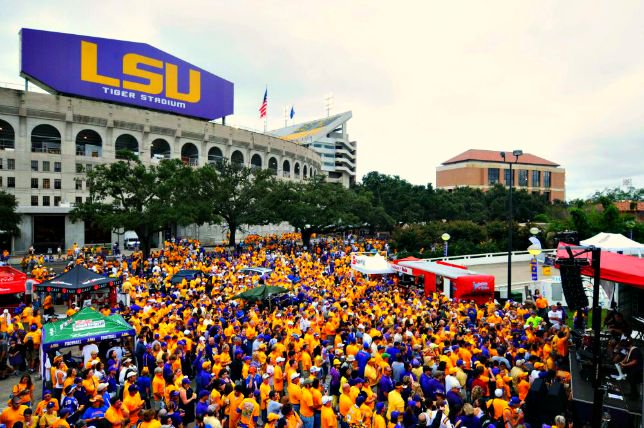 Bada_bing3's tweet image. He's in the right place. I'd definitely urge him 2 check out the tailgating experience when #13LSU hosts #2Georgia in Baton Rouge on Saturday (2:30 p.m.). Unfortunately, I'll be in Shreveport about 4-5 hours 2 the North tending 2 health needs (possibly neck surgery). #GeauxTigers