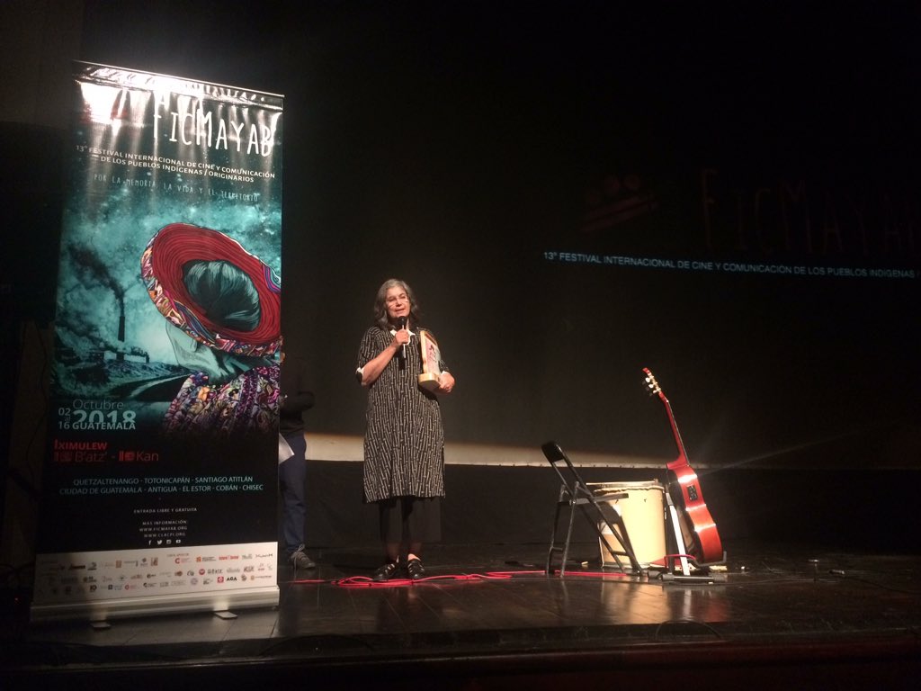 FicMayab's tweet photo. Reconocimiento especial a la documentalista Pamela Yates de SkyLight Pictures, por su trayectoria en la recuperación de la Memoria Histórica de Guatemala . https://t.co/p0nR4VmZvh