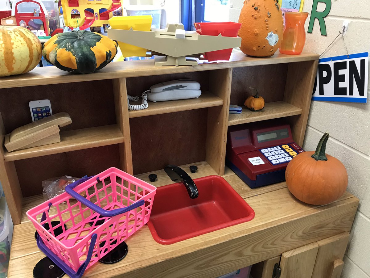 jillbee7's tweet photo. Kinder pumpkin patch practice for when we visit the real thing!  @cjbb630 made us a cute sign. #ayearinkinder #losreyeslife #thisisnisd https://t.co/eB4mjNPyzg