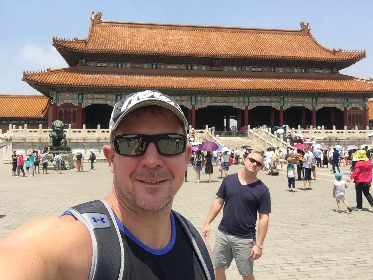 swimforce01's tweet photo. @KLM_UK Happy birthday #KLM! @Builtough and I have shared some great travel memories together from swimming with pigs in Bahamas to hiking Table Mountain in Cape Town and trekking the Great Wall in China and hereβs to many more great #travel adventures and memories! #KLMat99 https://t.co/CKIqaO2i8D