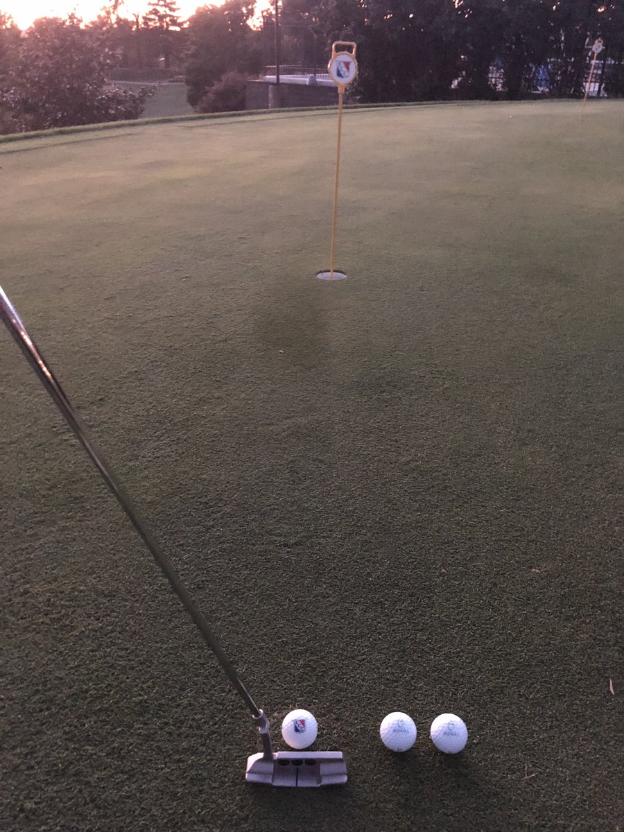 KB21ICE's tweet photo. Practice session at ECC with my @scottycameron gamer was on point tonight. Fall golf is the best golf! #ecc #evansvillecountryclub #scottycameron #gss #touruseonly #circlet #newport2gss #titleistprov1x #titleist #fallgolf๐๐ https://t.co/hhQ0Ex5KK9