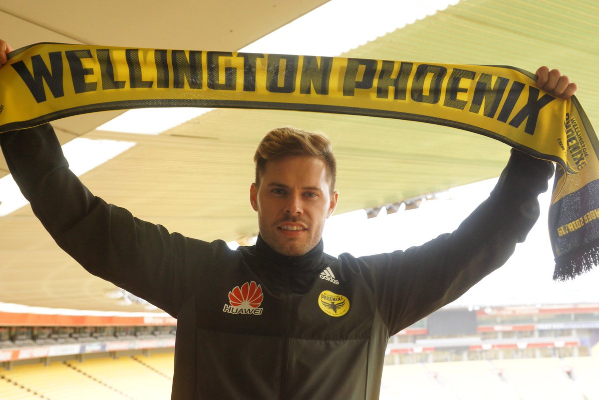 Mandi en su presentación como nuevo jugador del Wellington Phoenix (Foto: WP FC).