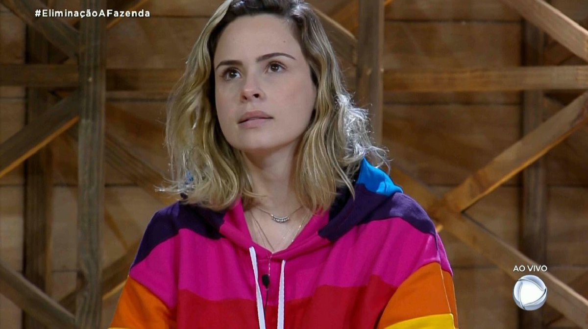 HugoGloss's tweet photo. Ana Paula se deu mal e foi eliminada de #AFazenda10, após disputar a preferência do público com a inimiga Nadja. O que acharam do resultado?! (📸 Reprodução/Tv Record/Playplus) https://t.co/CQCK3K04Rz