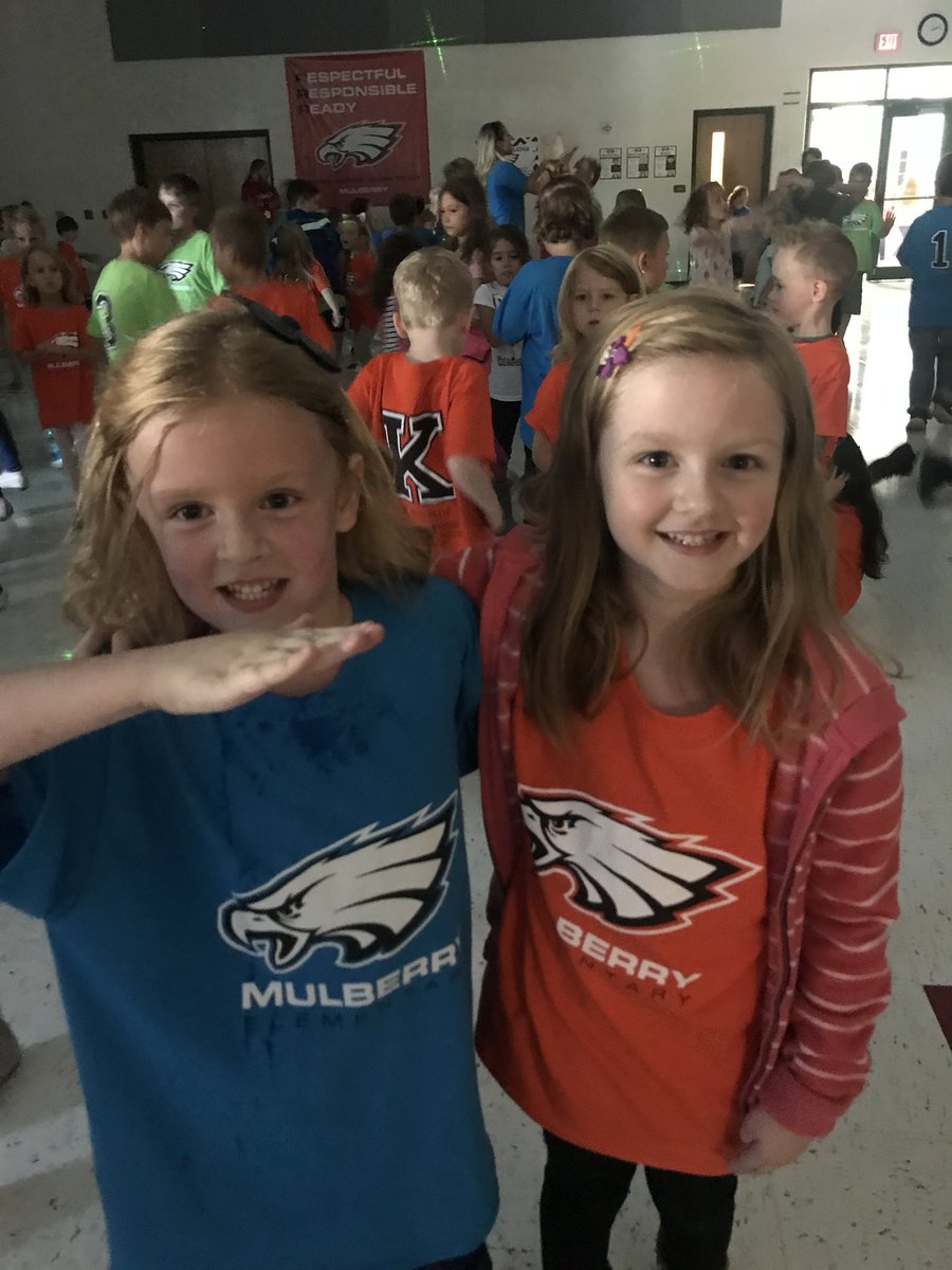 What a great way to end this week than with a good dance party!!!  Enjoy your Fall break!! #MLBallstars #ourstory <a href="/MulberryEagles/">Mulberry Elementary</a>