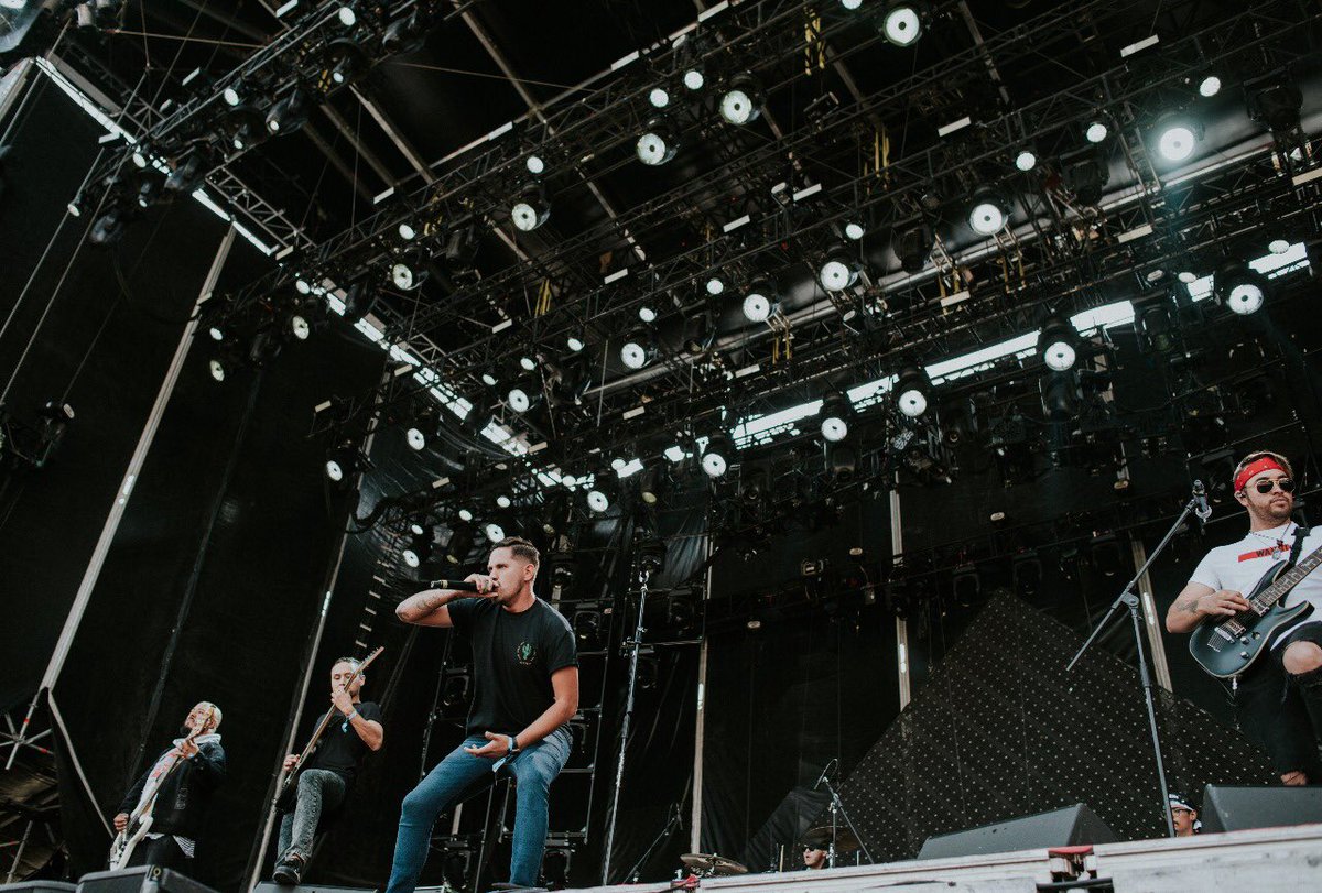 Never Again (@neveragainmx_) on Twitter photo 