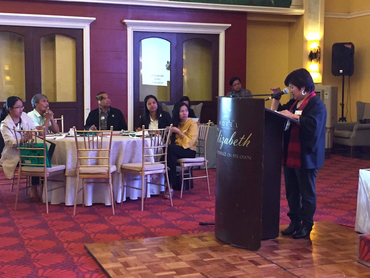 PIA_Cordillera's tweet photo. NEDA-CAR Dir Mila Rimando here at the Landbank Forum For North Luzon LGUs gives a briefing on the PH Devt and Regl Devt Plans and stressing the important role of LGUs in ensuring the attainment of both plans towards nation building.
#landbank #EmpoweringCommunities https://t.co/uCtSmFxbdX