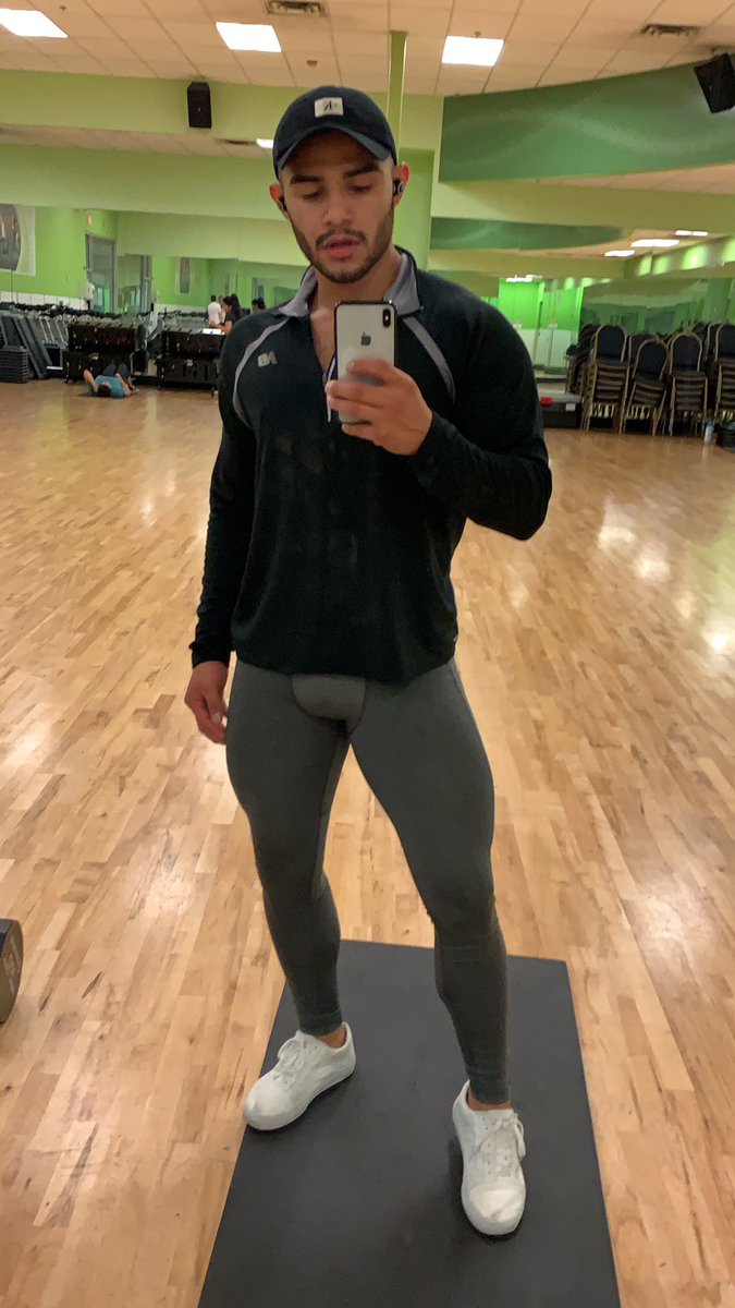 virgopapi_'s tweet photo. Leg day 🍑 https://t.co/hB1Ig7i0xt