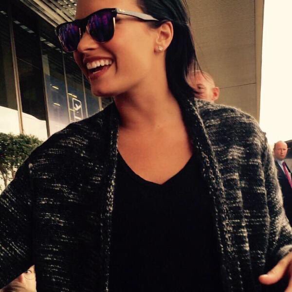 ddlovato_Rares's tweet photo. Airport in Paris #demirare https://t.co/KLsp3mEQEm