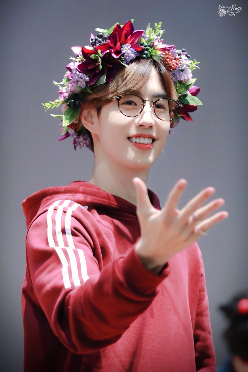 BloomyRose0904's tweet photo. HD 20181009 잠실 팬사 

💐🌷🌹🌺🌸🌼

@mtuan93 
#GOT7⁠ #MarkTuan #마크 #갓세븐⁠ ⁠⁠⁠ #MARK #段宜恩 https://t.co/c1RkiMHOTD