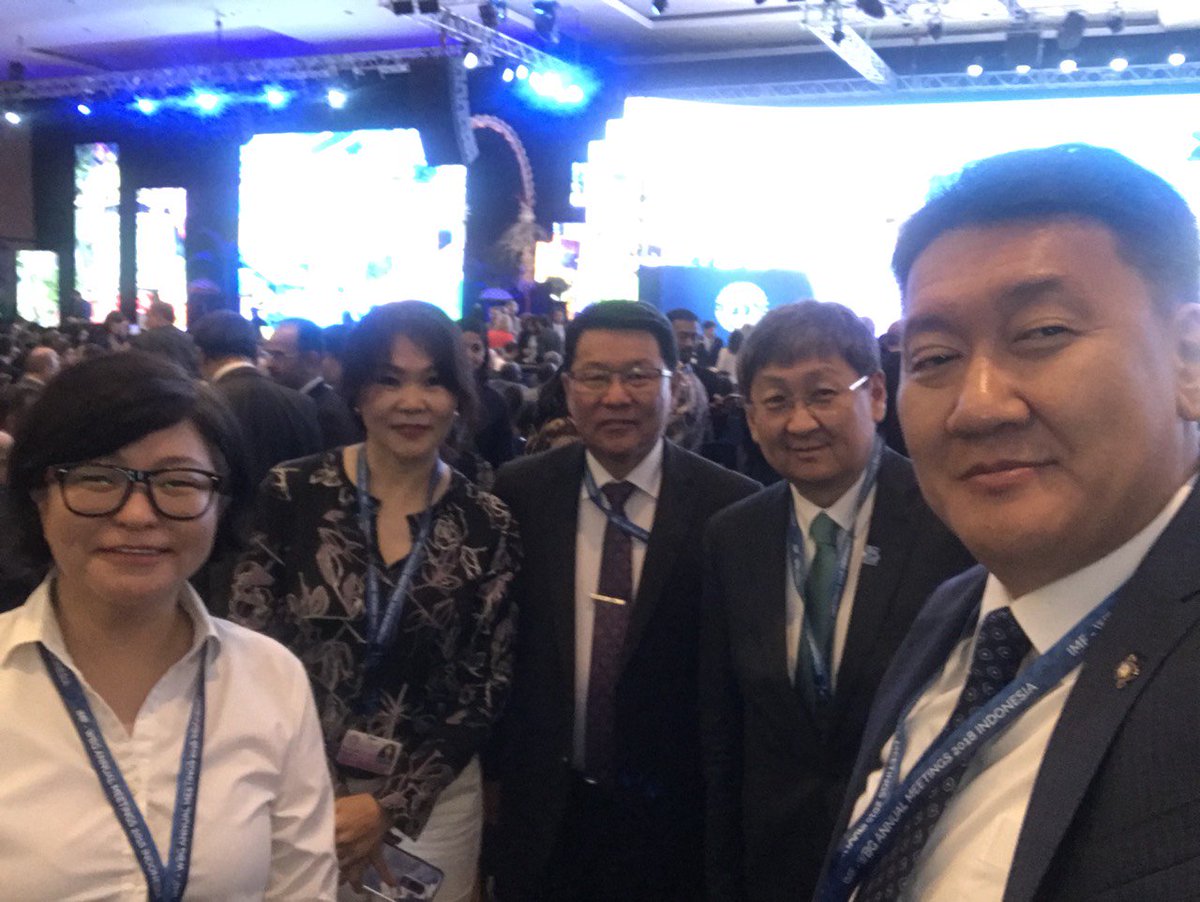 Munkhsoyol_Econ's tweet photo. Have done my "media job" while attending the Plenary Session of the #AnnualMeeting2018. The President of Indonesia explained the trade war using the cases/scenarios of "Game of Thrones". #AMCSO18 #IMFMeetings #WBGMeetings #Bali https://t.co/53dRs8vhLL