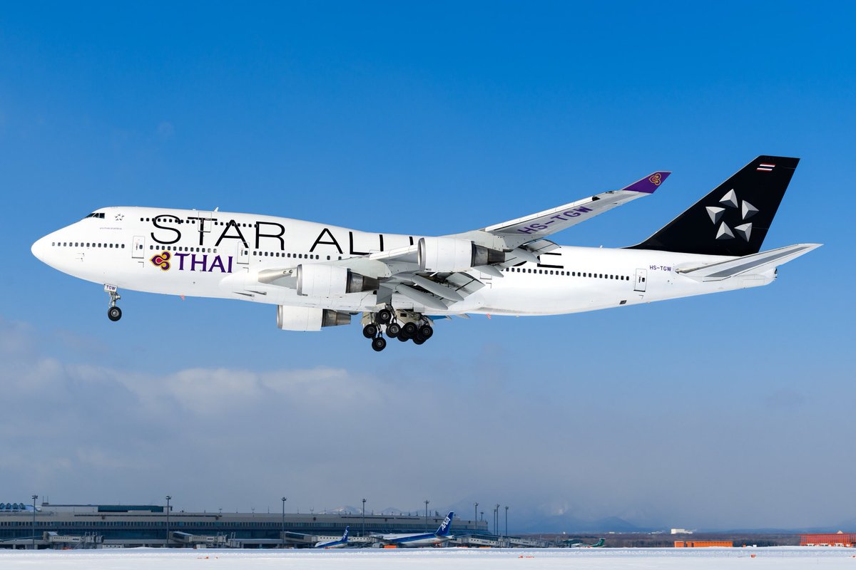うまやどのおいる בטוויטר タイ国際航空がこの冬もバンコク 札幌 新千歳 線に747 400を投入ですね さらに夜便を新設しこちらも747 400投入 ナイトショットも狙えます Tg670 671 毎日運航 Tg680 681 週3便運航