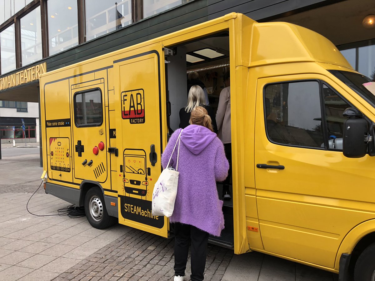 lindamannila's tweet photo. Jag har aldrig varit särskilt bilintresserad. Men en sån här tar jag mer än gärna🤩 #makerbuss #folklabbussen #ontour #hackabibblan #vemvillsponsorera https://t.co/Grxeg8pk7H